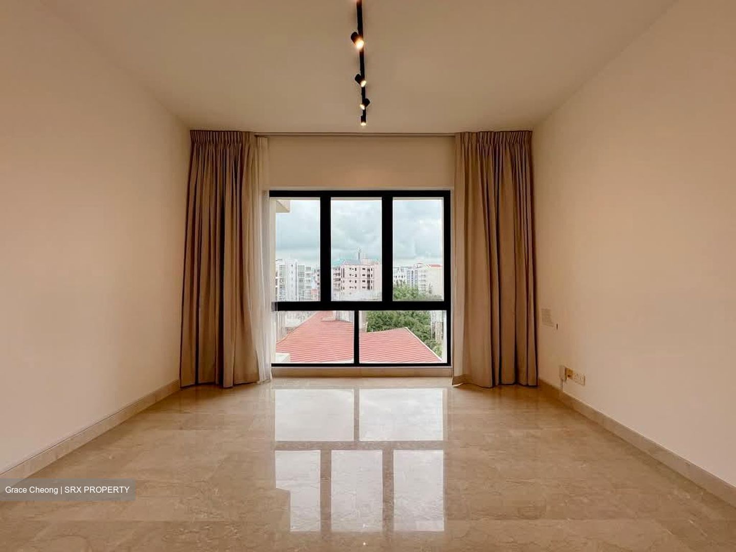 Simsville (D14), Condominium #557553941